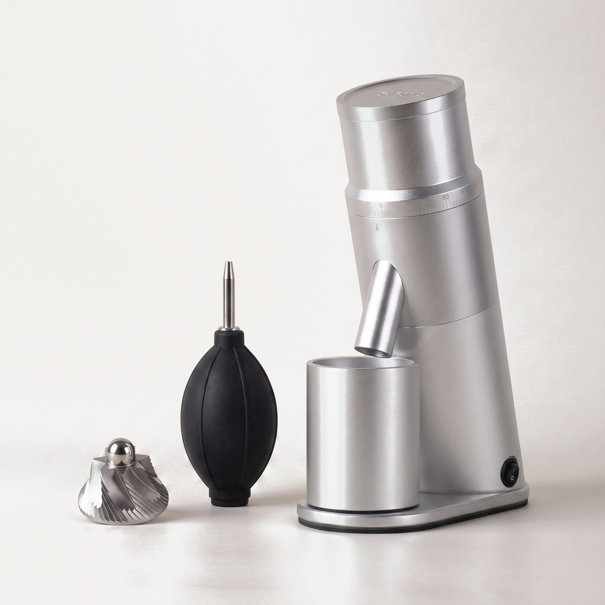 CAFOVO G1048C in silver with the conical burr and air blower supplied in the box