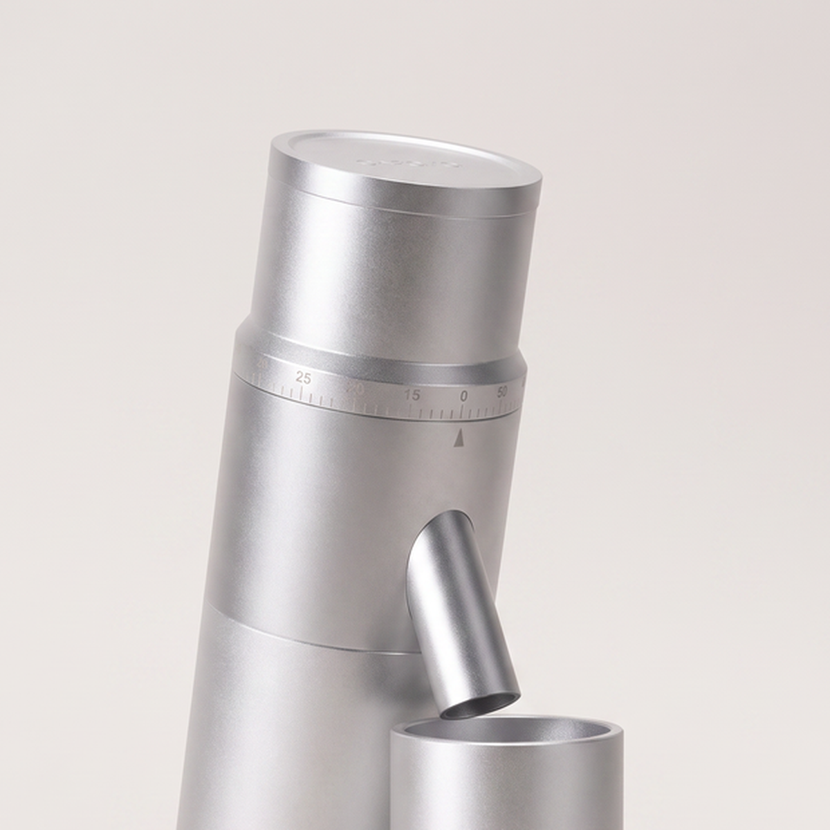 Close-up of the graduated collar of the silver CAFOVO G1048C grinder