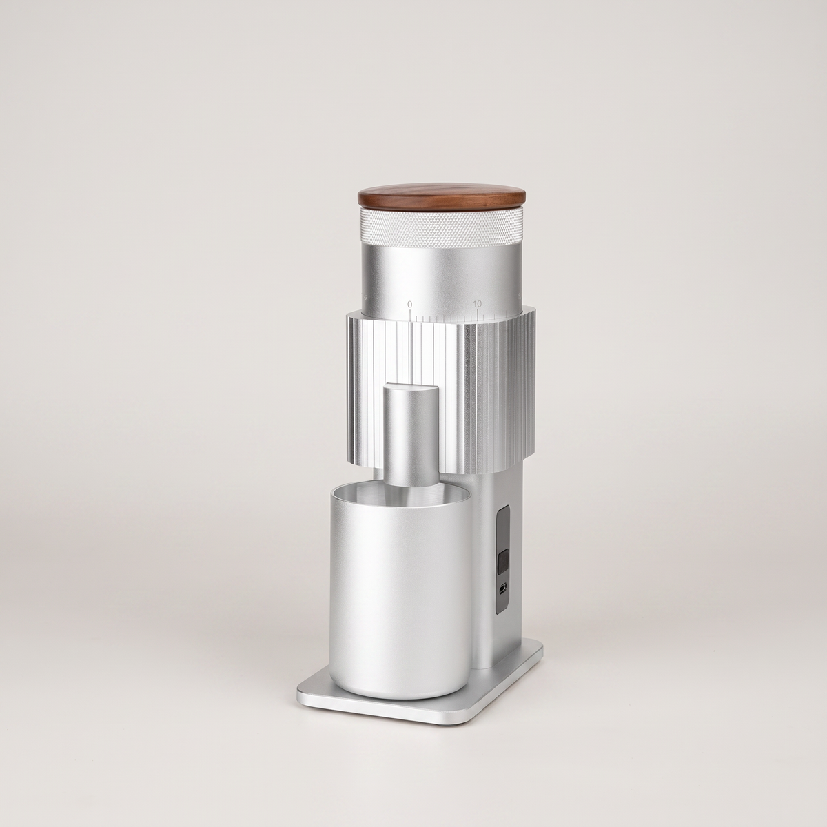 CF Wisdom portable burr coffee grinder, silver body with walnut lid